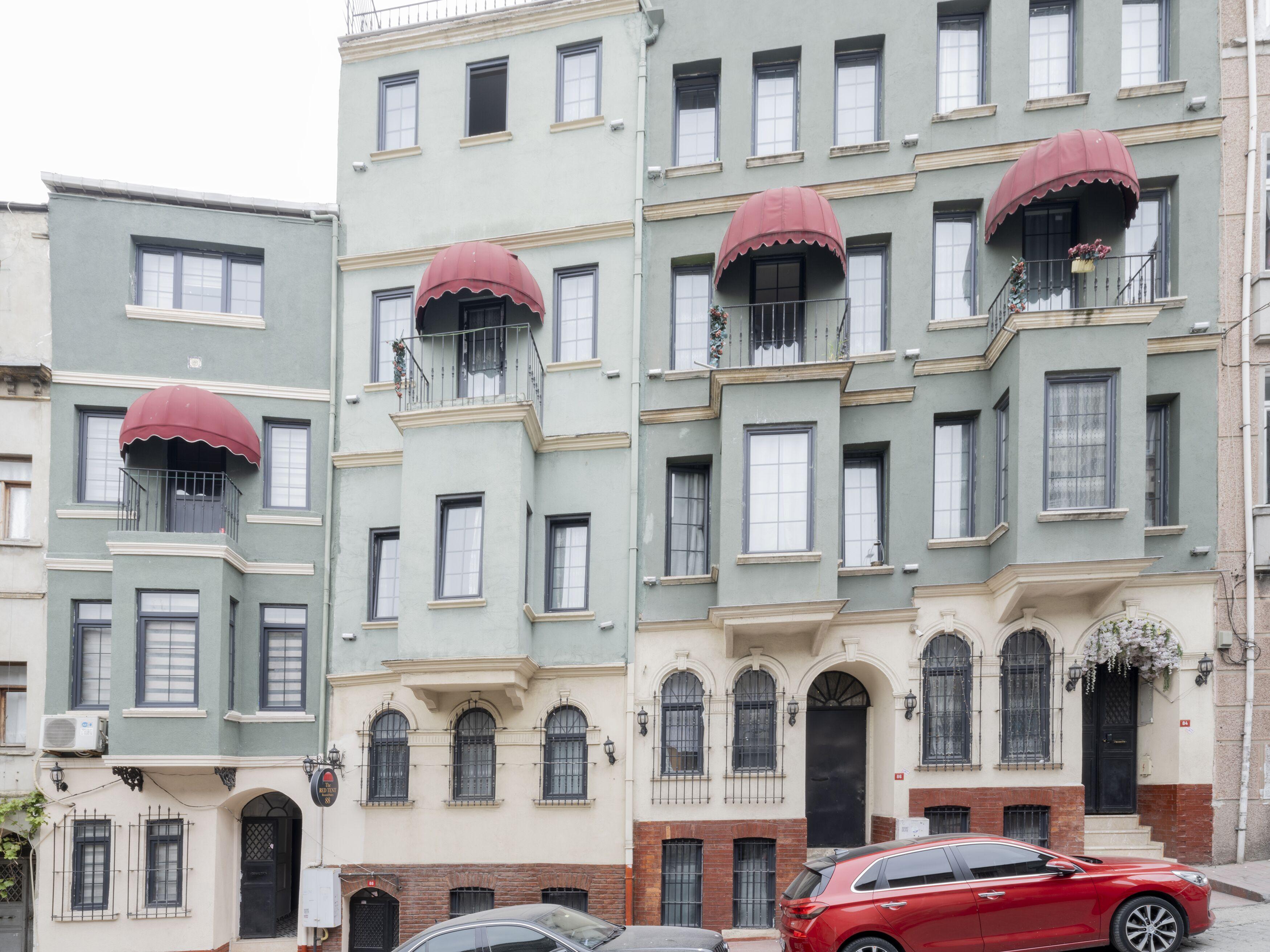 The Red Tent Social Hostel — Photos 2