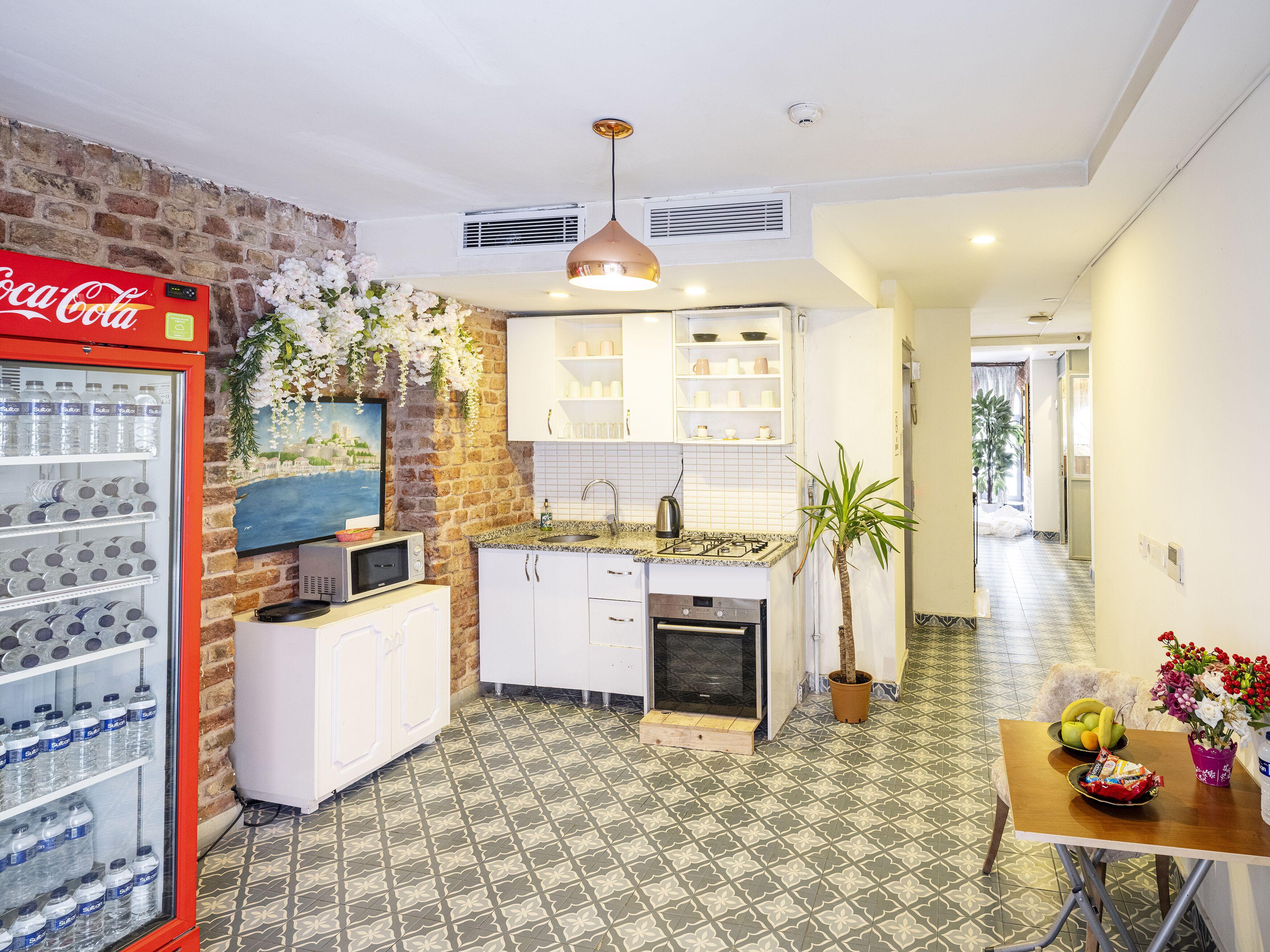 The Red Tent Social Hostel — Photos 1